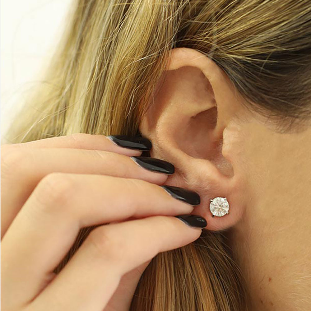 How to choose a diamond anniversary gift