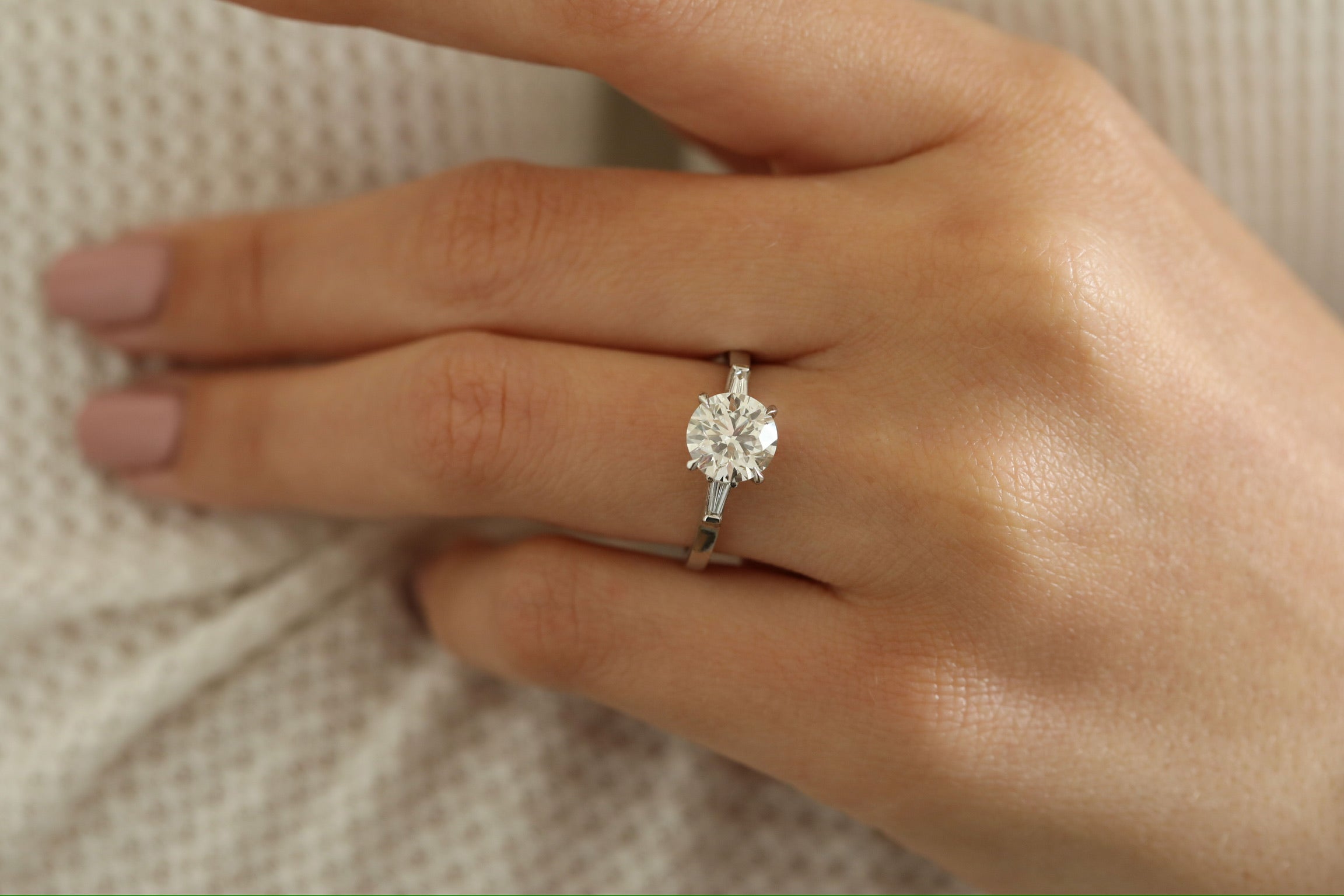 Platinum vs White Gold: Which Metal Is Right for Your Ring?