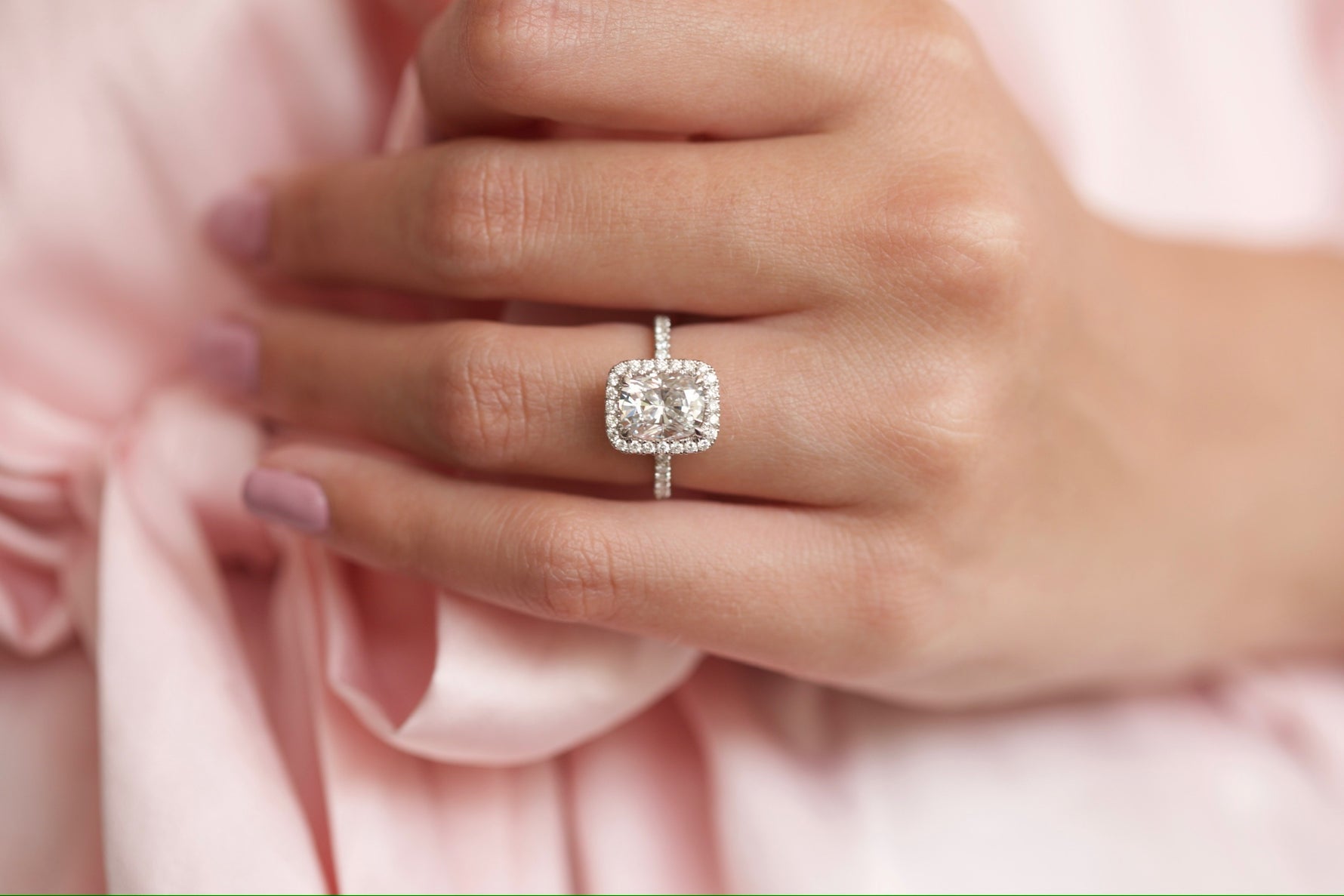 5 CLASSIC ENGAGEMENT RINGS THAT WILL WIN HER HEART