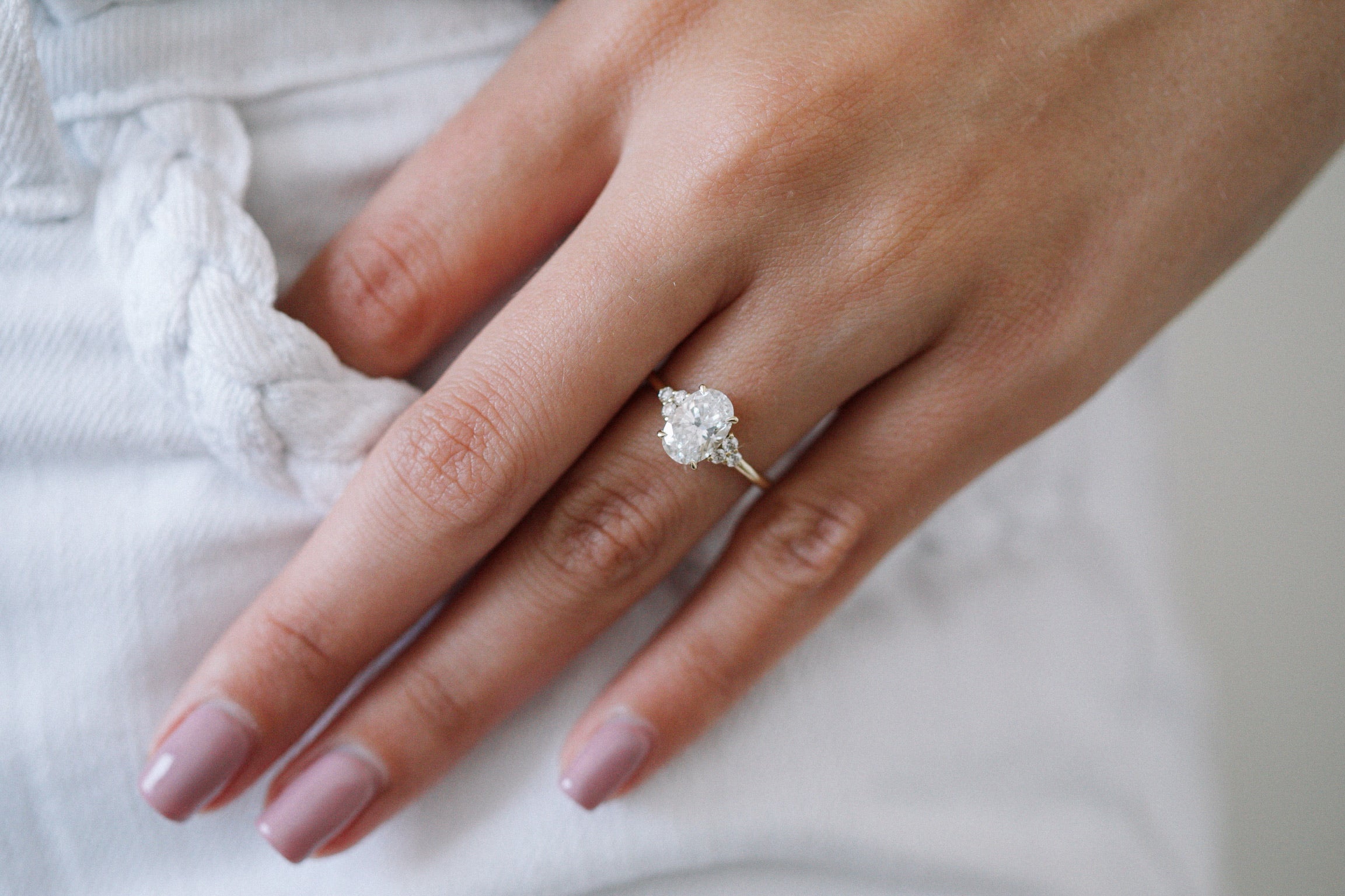 Platinum vs White Gold: Key Differences in Color & Price