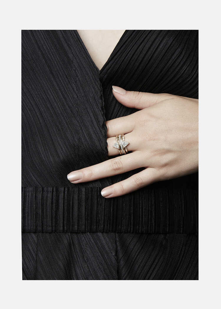 Size Can Matter: Glamour Engagement Rings