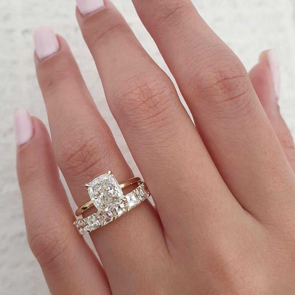 Wedding bands that pair well with your engagement ring