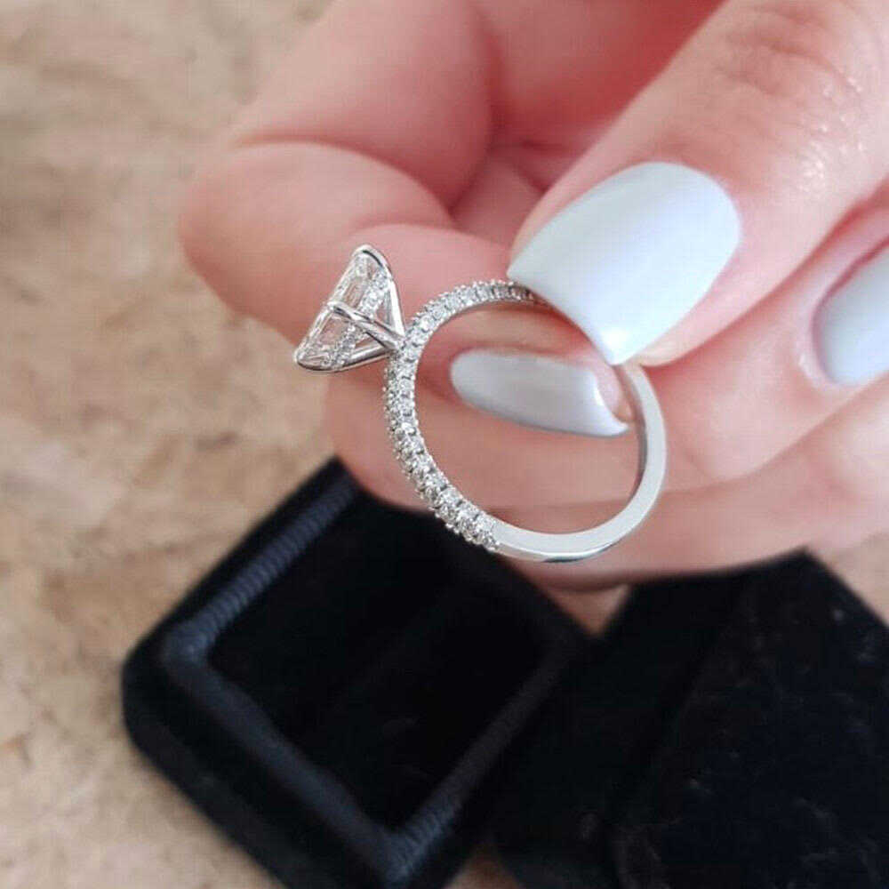 Sparkly Rings: How to choose the best Christmas rings for engagement?