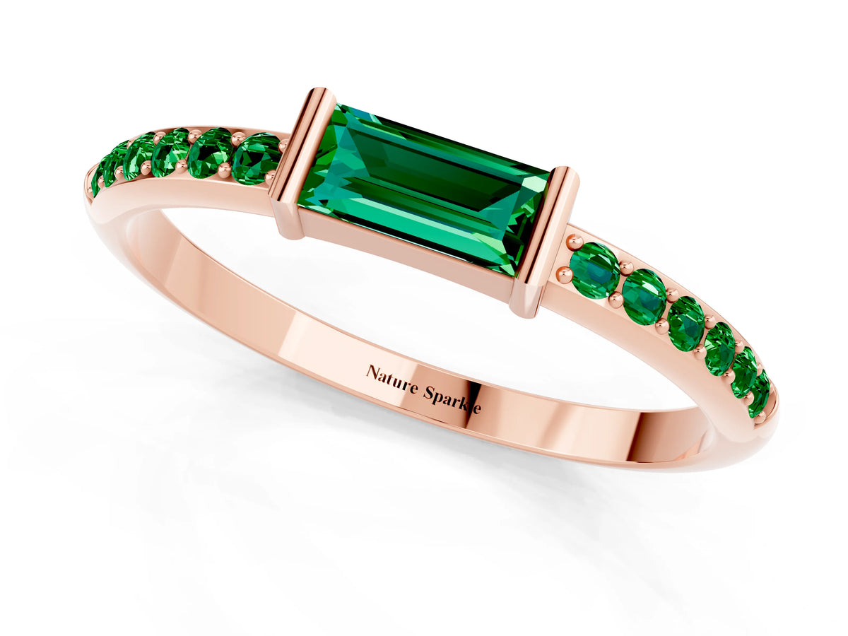 Baguette Emerald Pavé Band in Rose gold with Bar Setting_1