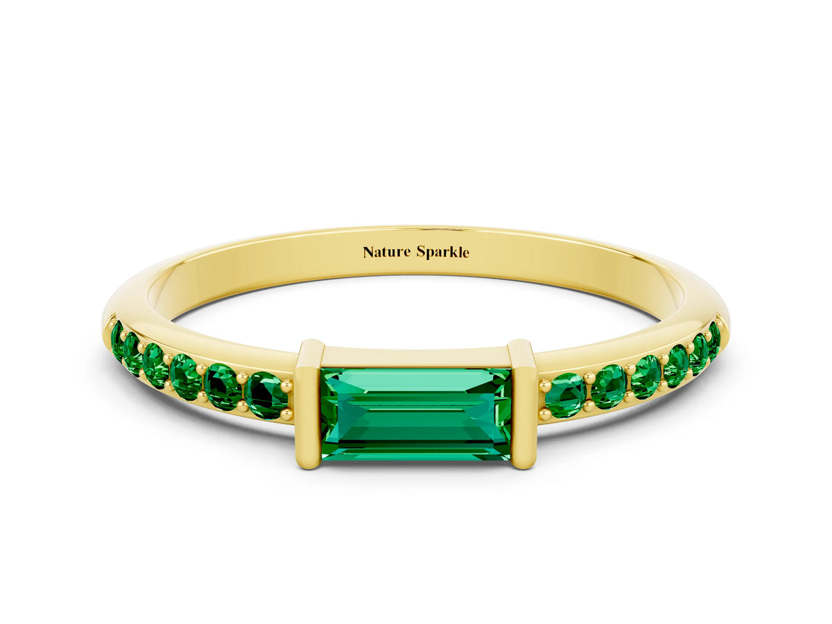 Baguette Emerald Pavé Band in Yellow gold with Bar Setting