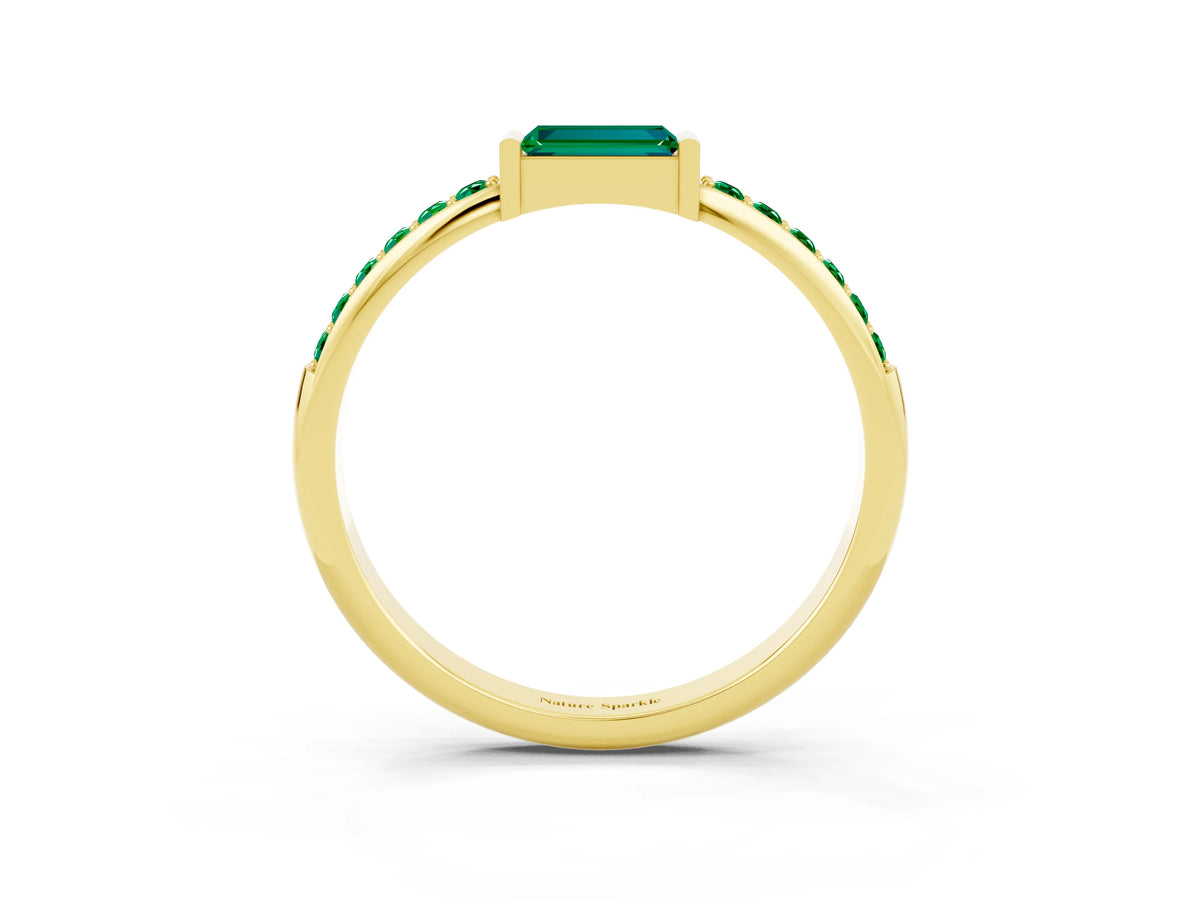 Baguette Emerald Pavé Band in Yellow gold with Bar Setting_3