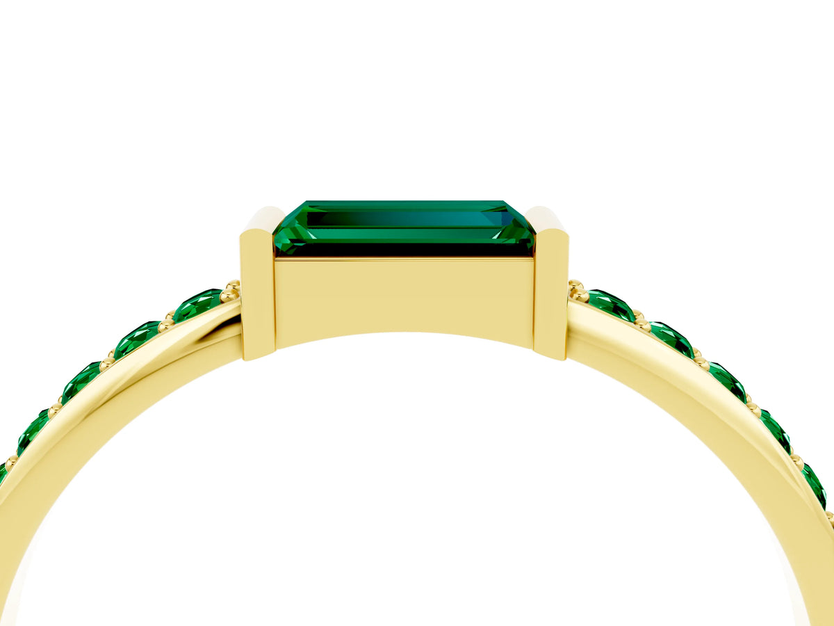 Baguette Emerald Pavé Band in Yellow gold with Bar Setting_4