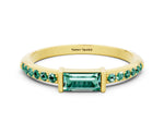 Baguette Green Sapphire Pavé Band in Yellow gold with Bar Setting