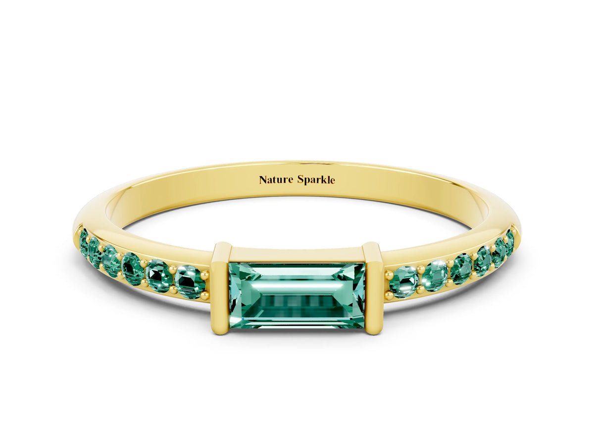 Baguette Green Sapphire Pavé Band in Yellow gold with Bar Setting