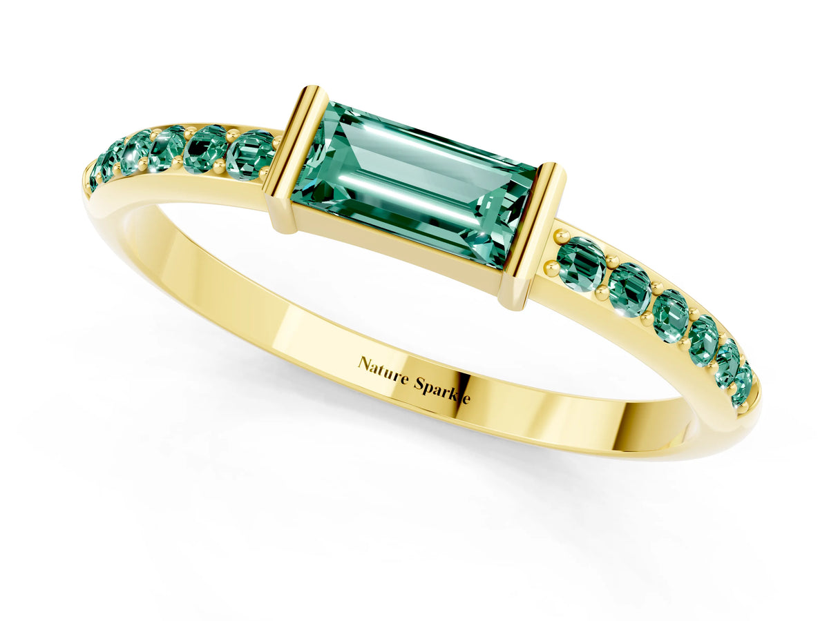Baguette Green Sapphire Pavé Band in Yellow gold with Bar Setting_1