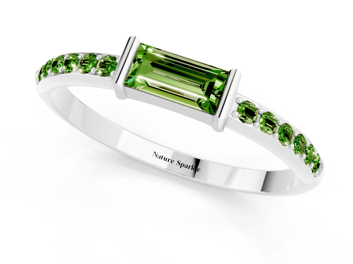 Baguette Peridot Pavé Band in Silver with Bar Setting_1