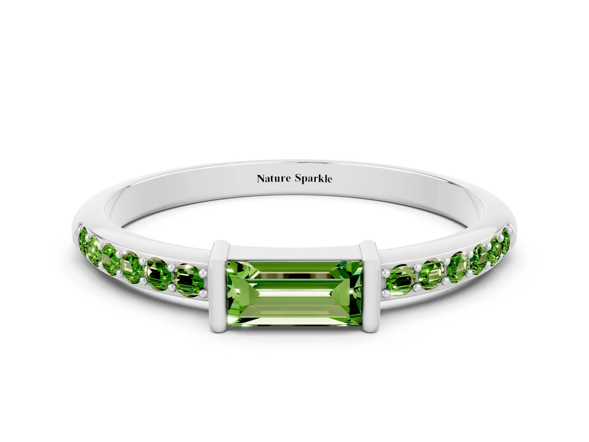 Baguette Peridot Pavé Band in White gold with Bar Setting