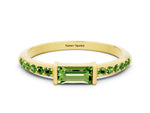 Baguette Peridot Pavé Band in Yellow gold with Bar Setting
