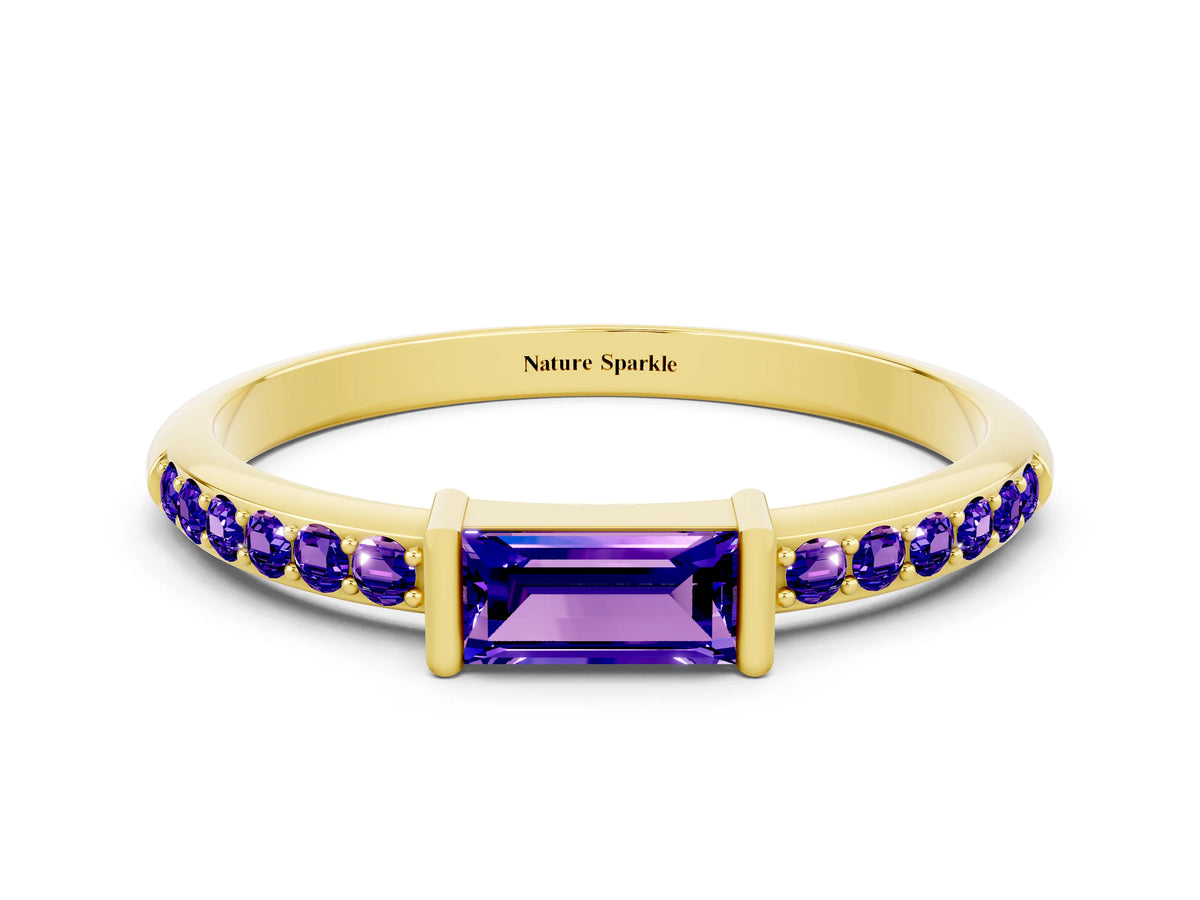 Baguette Tanzanite Pavé Band in Yellow gold with Bar Setting