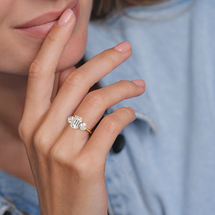 Yellow gold Three-Stone Emerald Diamond Ring with Round Side Stones