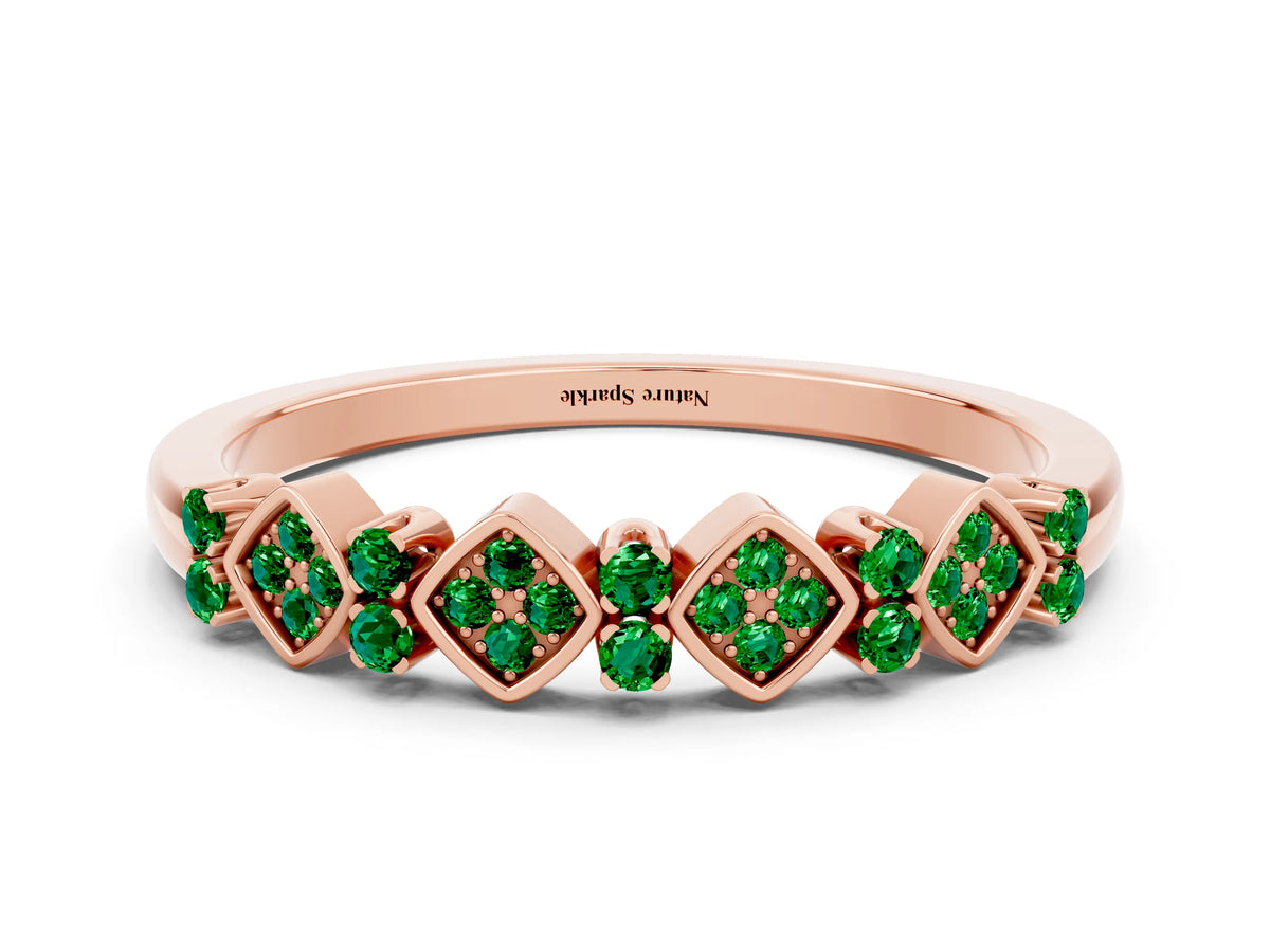 Pavé Cushion Emerald Cluster Eternity Band in Rose gold with Prong Setting