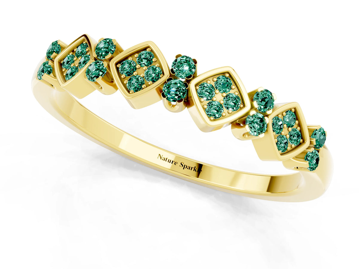 Pavé Cushion Green Sapphire Cluster Eternity Band in Yellow gold with Prong Setting_1