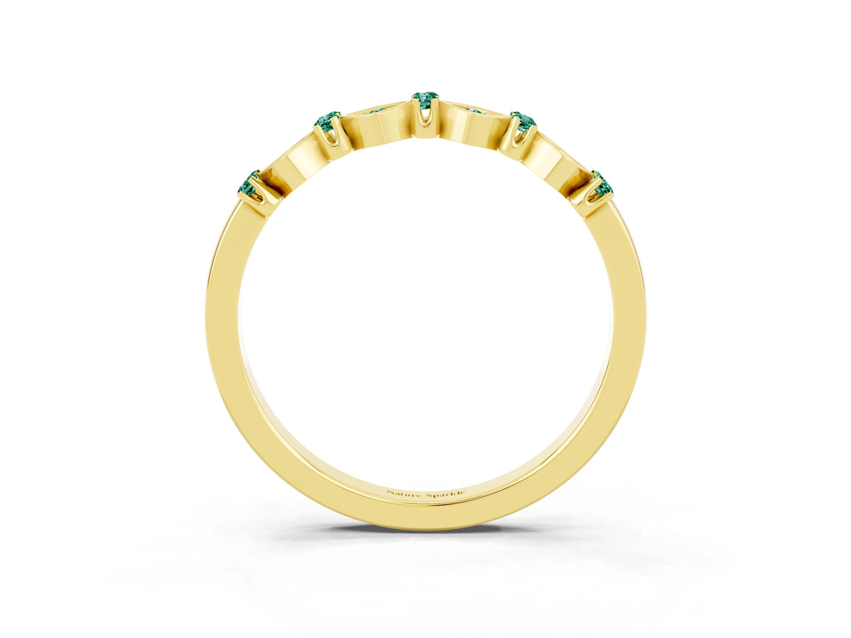 Pavé Cushion Green Sapphire Cluster Eternity Band in Yellow gold with Prong Setting_3