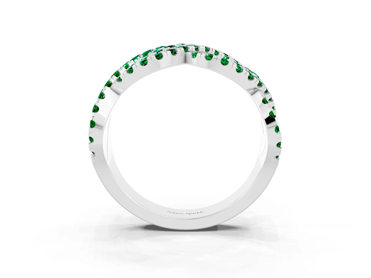 Pavé Round Emerald Infinity Twist Band in White gold with Shared Prong Setting_3