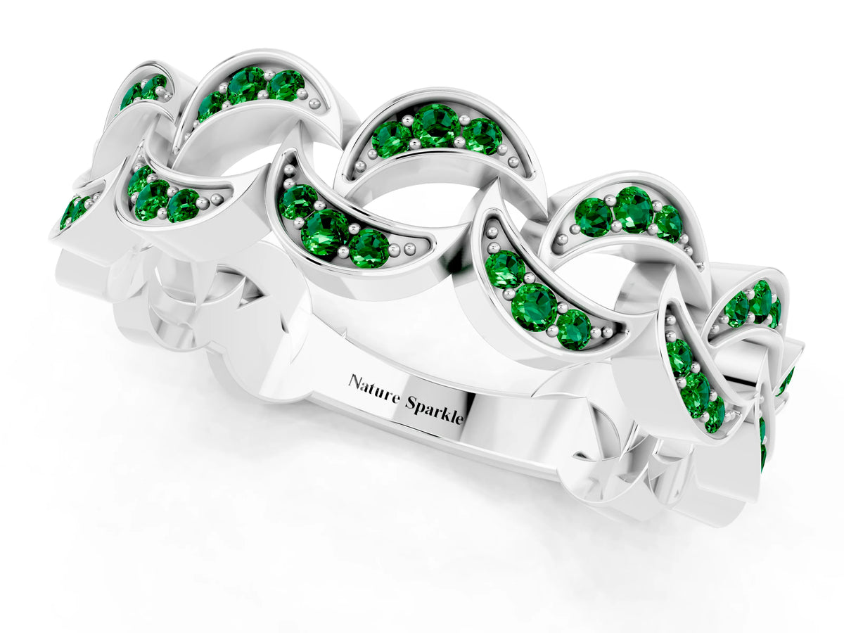 Pavé Round Emerald Interlocking Eternity Band in Silver with Bezel Prong Setting_1