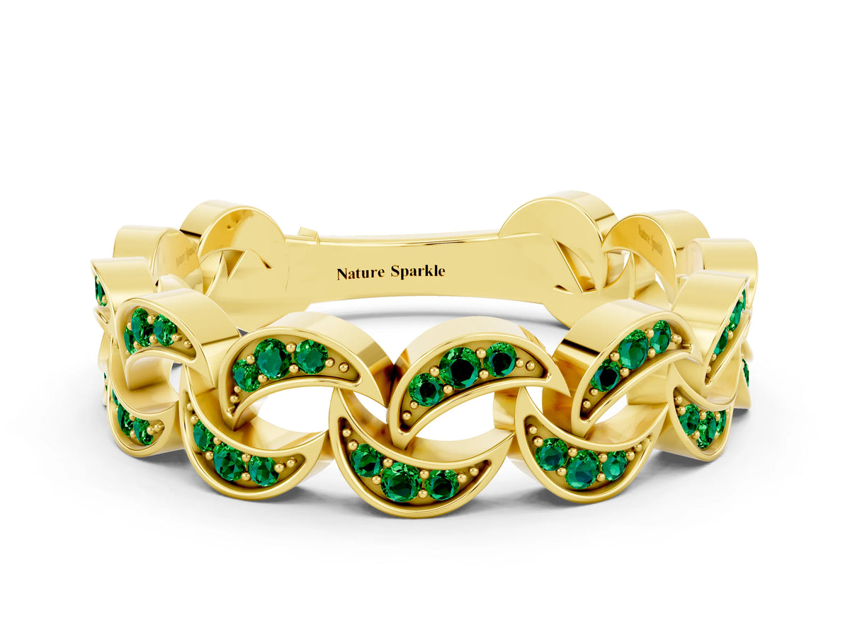 Pavé Round Emerald Interlocking Eternity Band in Yellow gold with Bezel Prong Setting