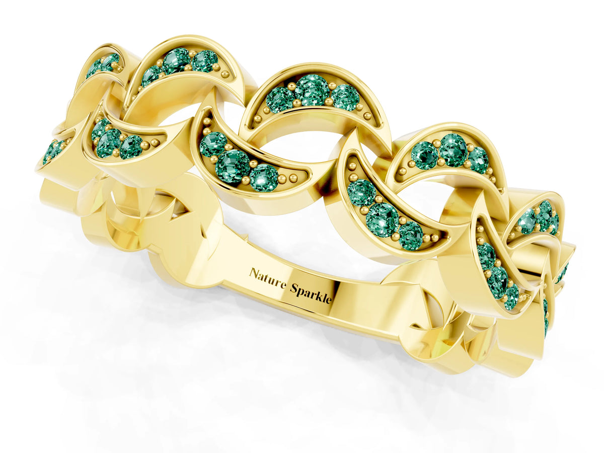 Pavé Round Green Sapphire Interlocking Eternity Band in Yellow gold with Bezel Prong Setting_1