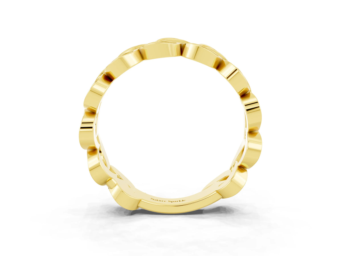 Pavé Round Green Sapphire Interlocking Eternity Band in Yellow gold with Bezel Prong Setting_3