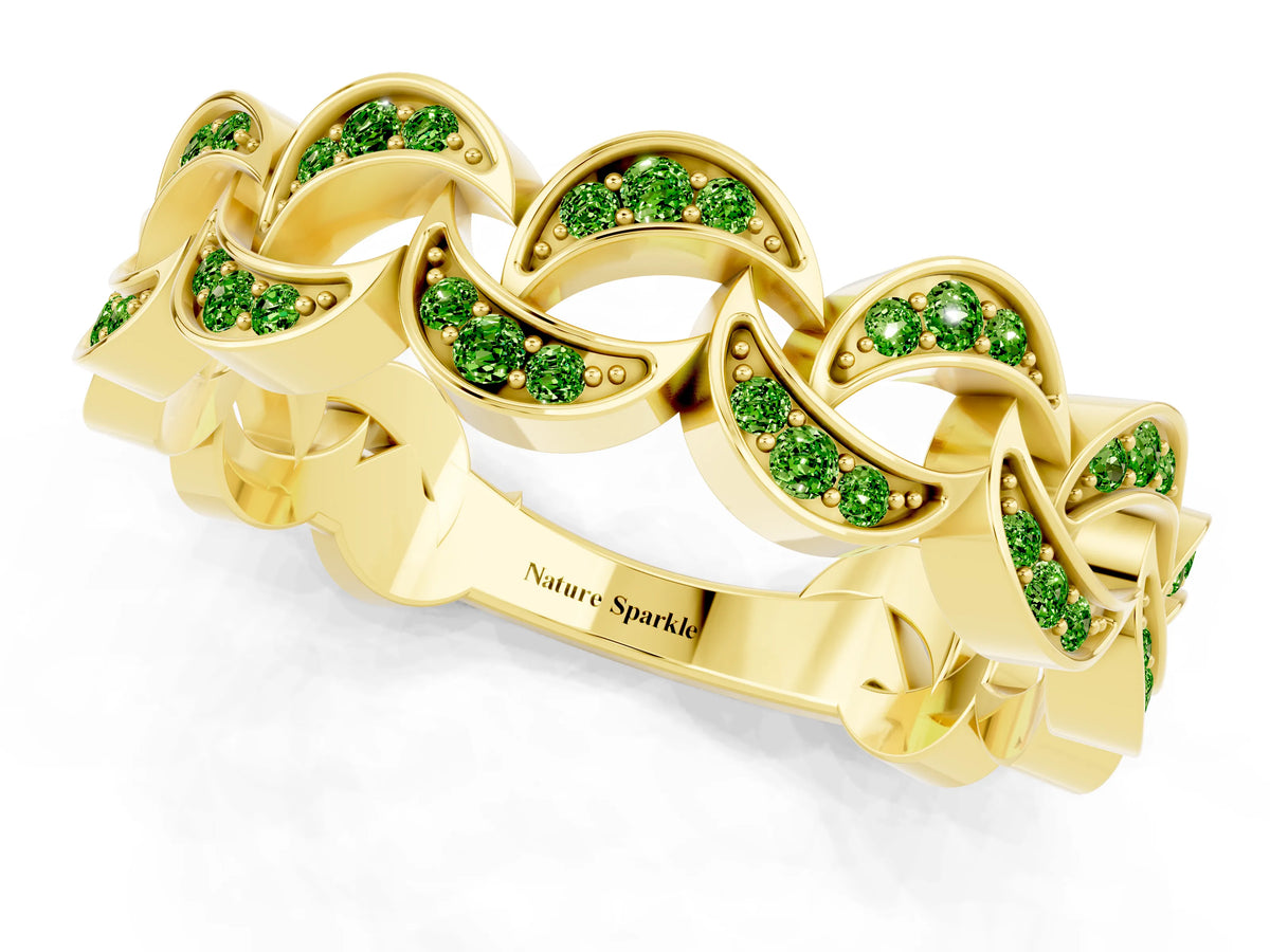 Pavé Round Peridot Interlocking Eternity Band in Yellow gold with Bezel Prong Setting_1