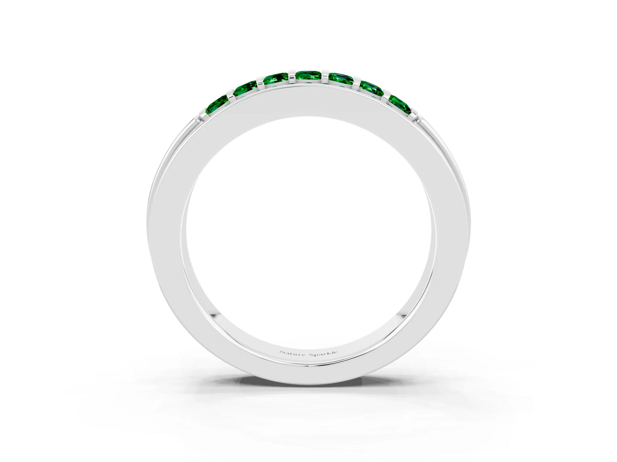 Princess Cut Emerald Bar-Set Pavé Band in Platinum with Grooved Edge Detailing_3