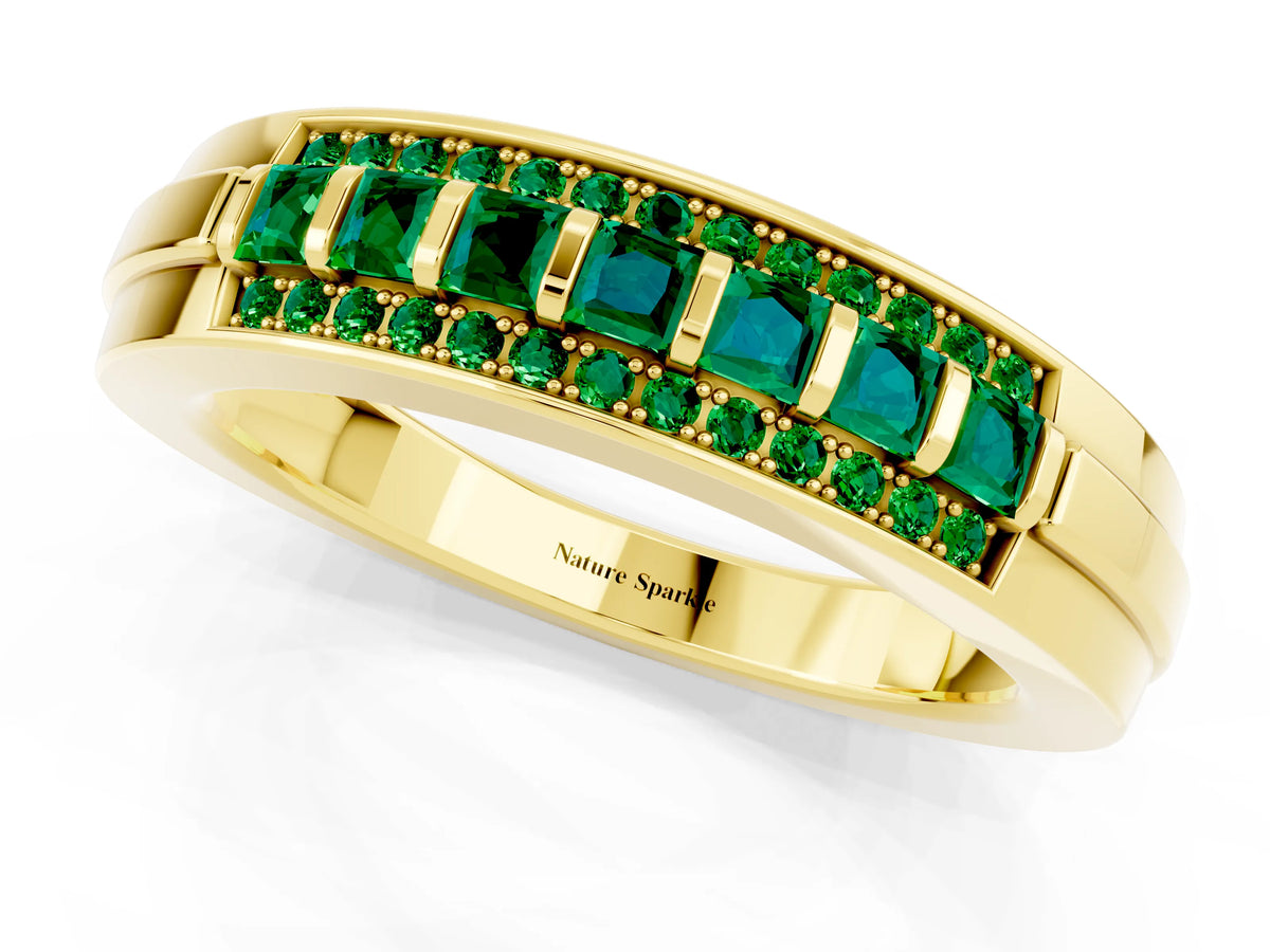 Princess Cut Emerald Bar-Set Pavé Band in Yellow gold with Grooved Edge Detailing_1