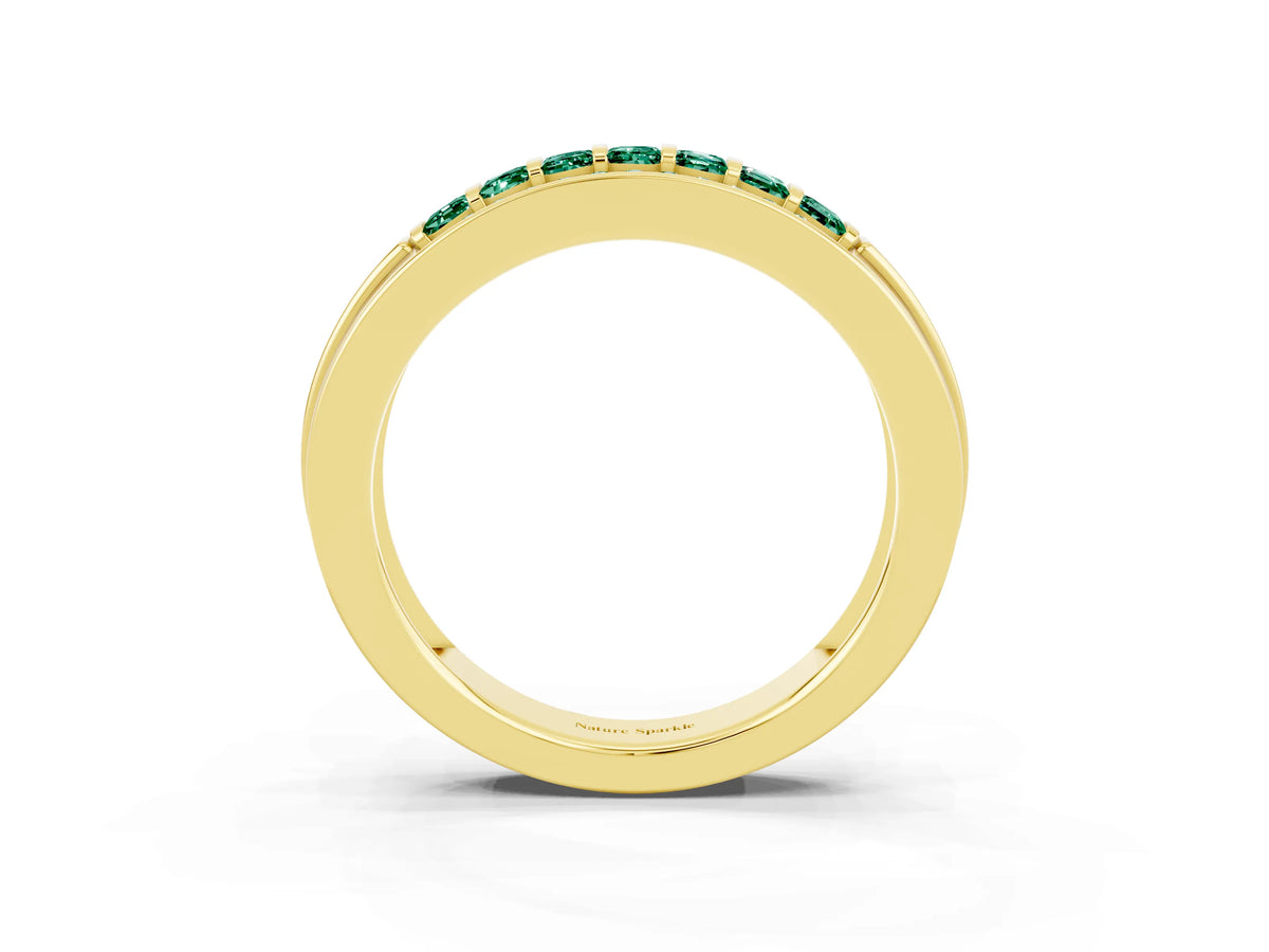 Princess Cut Green Sapphire Bar-Set Pavé Band in Yellow gold with Grooved Edge Detailing_3