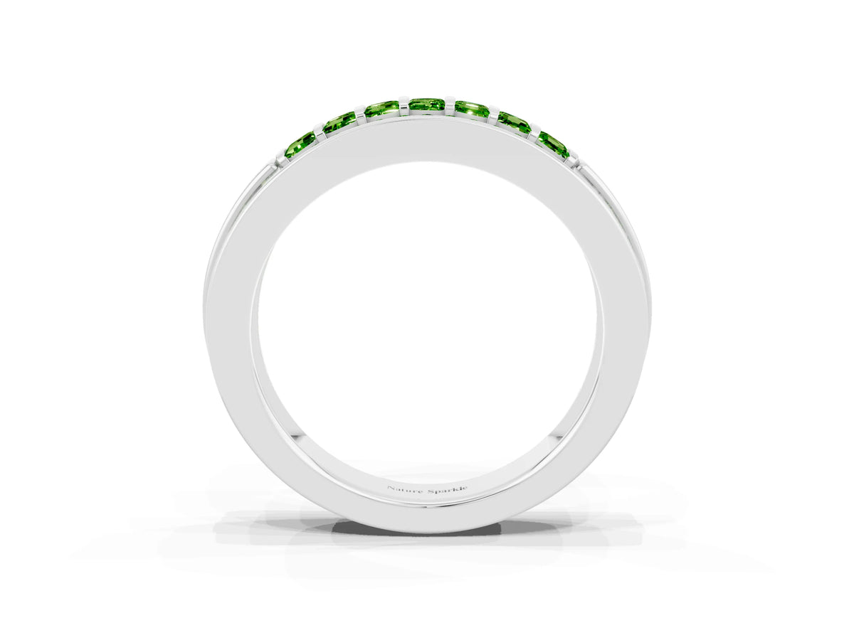 Princess Cut Peridot Bar-Set Pavé Band in Platinum with Grooved Edge Detailing_3