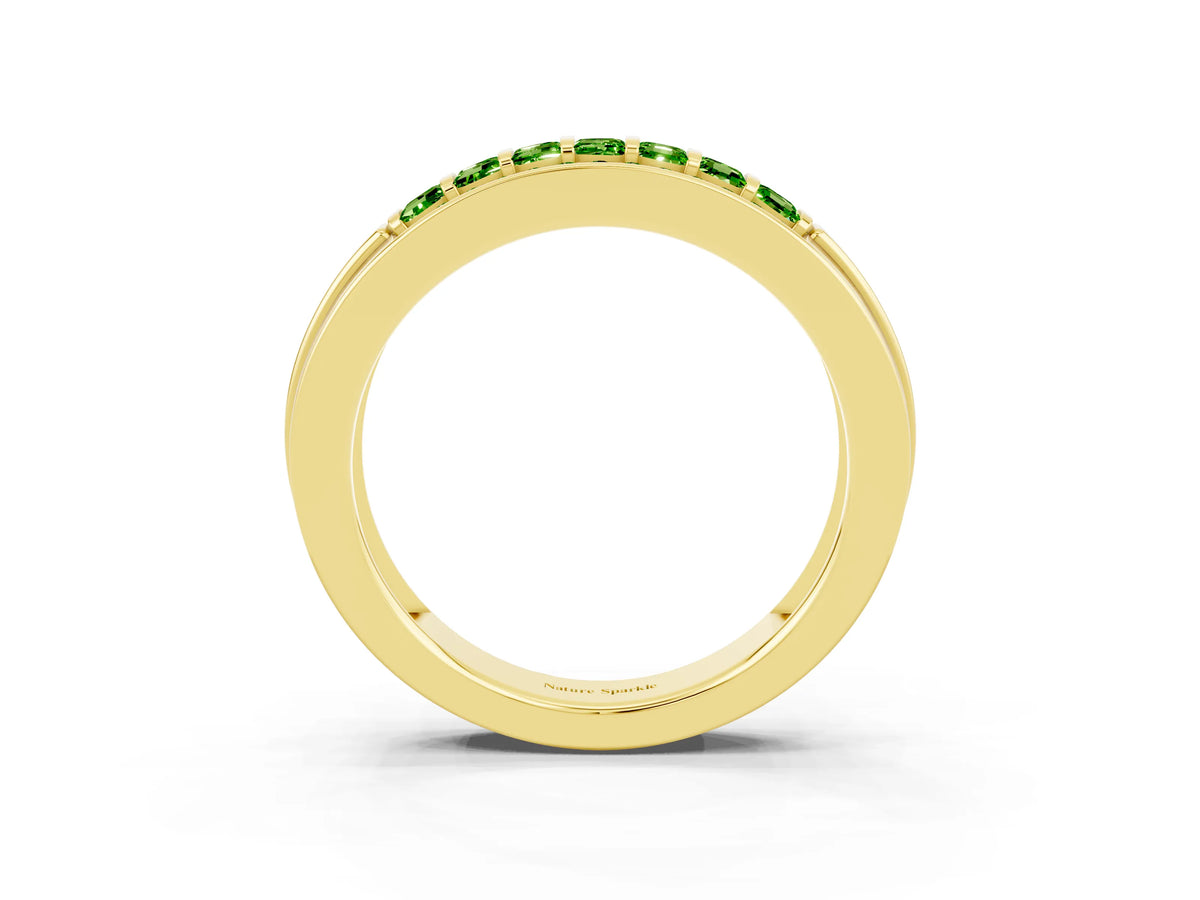 Princess Cut Peridot Bar-Set Pavé Band in Yellow gold with Grooved Edge Detailing_3