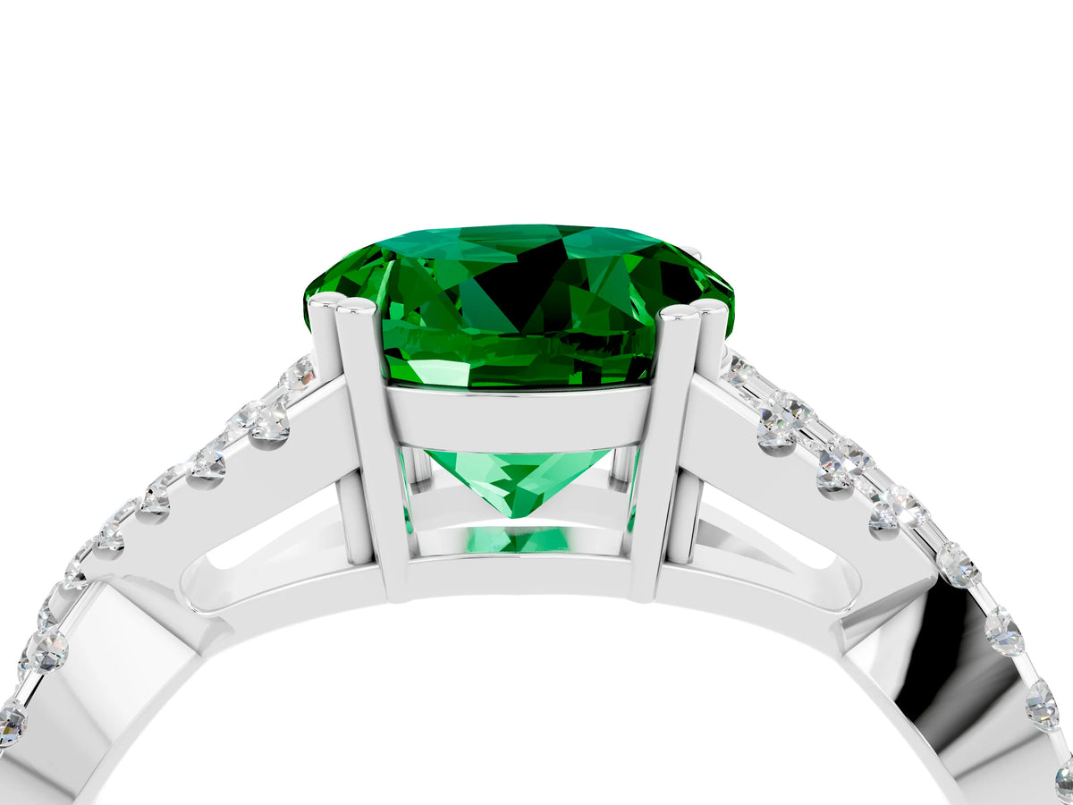 Round Cut Emerald Solitaire Ring in White gold with Interwoven Pavé Band and Prong Setting_4