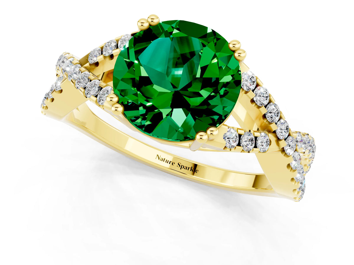 Round Cut Emerald Solitaire Ring in Yellow gold with Interwoven Pavé Band and Prong Setting_1