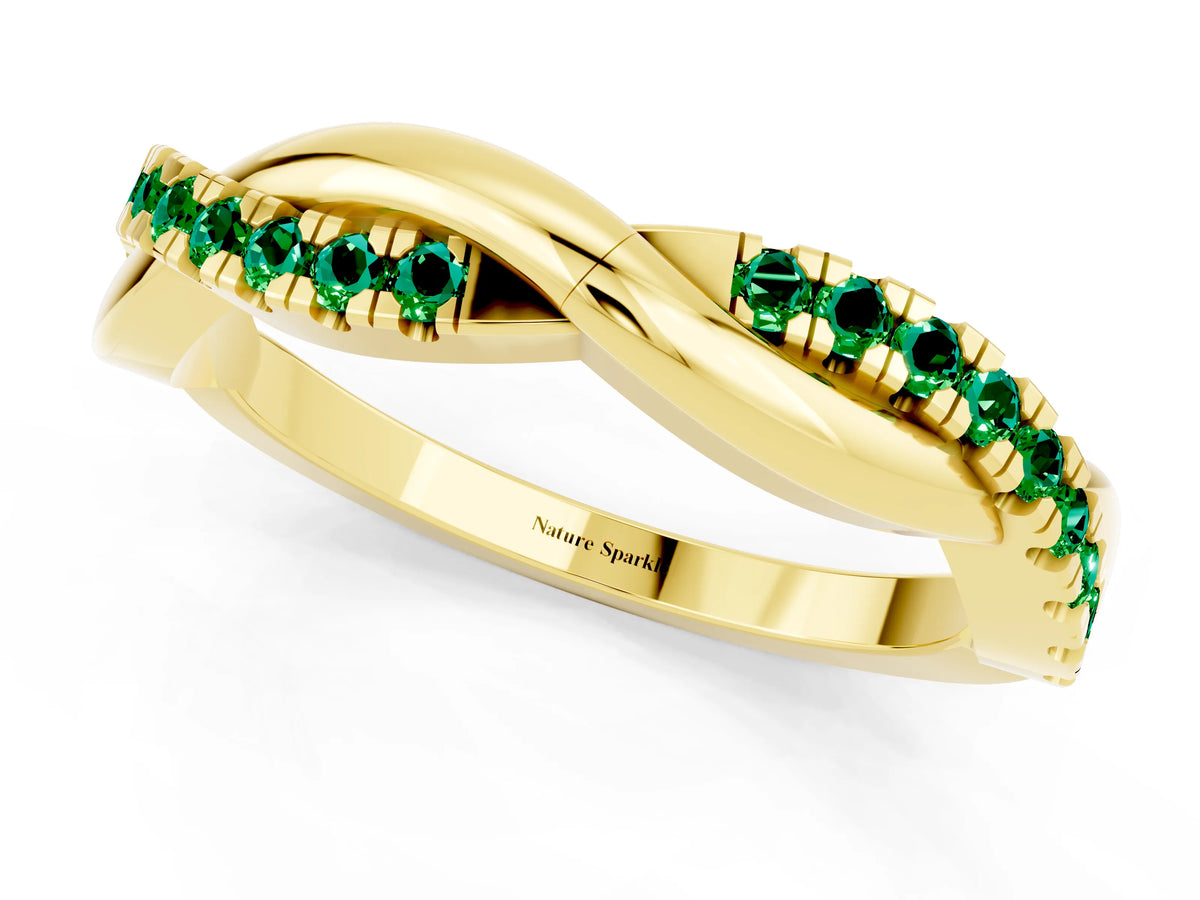 Round Emerald Twisted Infinity Band in Yellow gold with Prong Setting_1