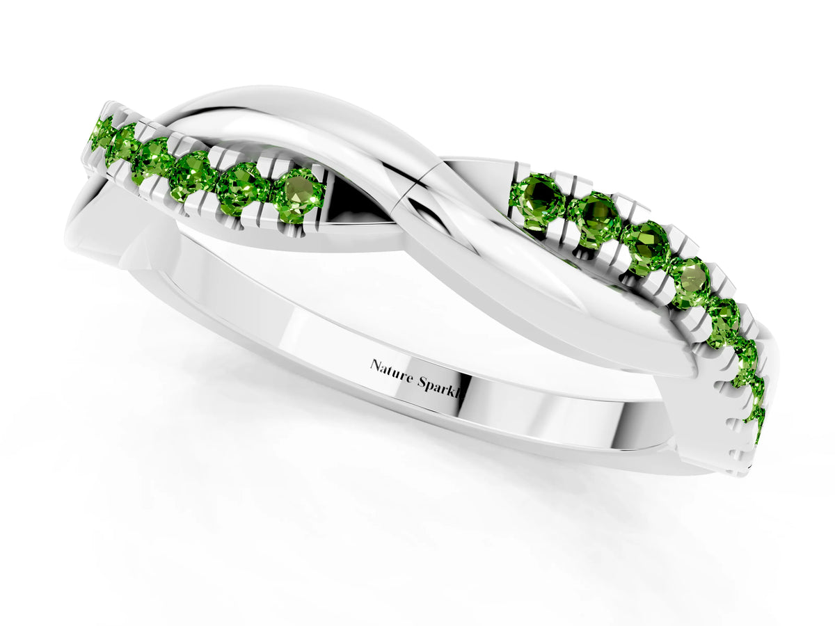 Round Peridot Twisted Infinity Band in Platinum with Prong Setting_1