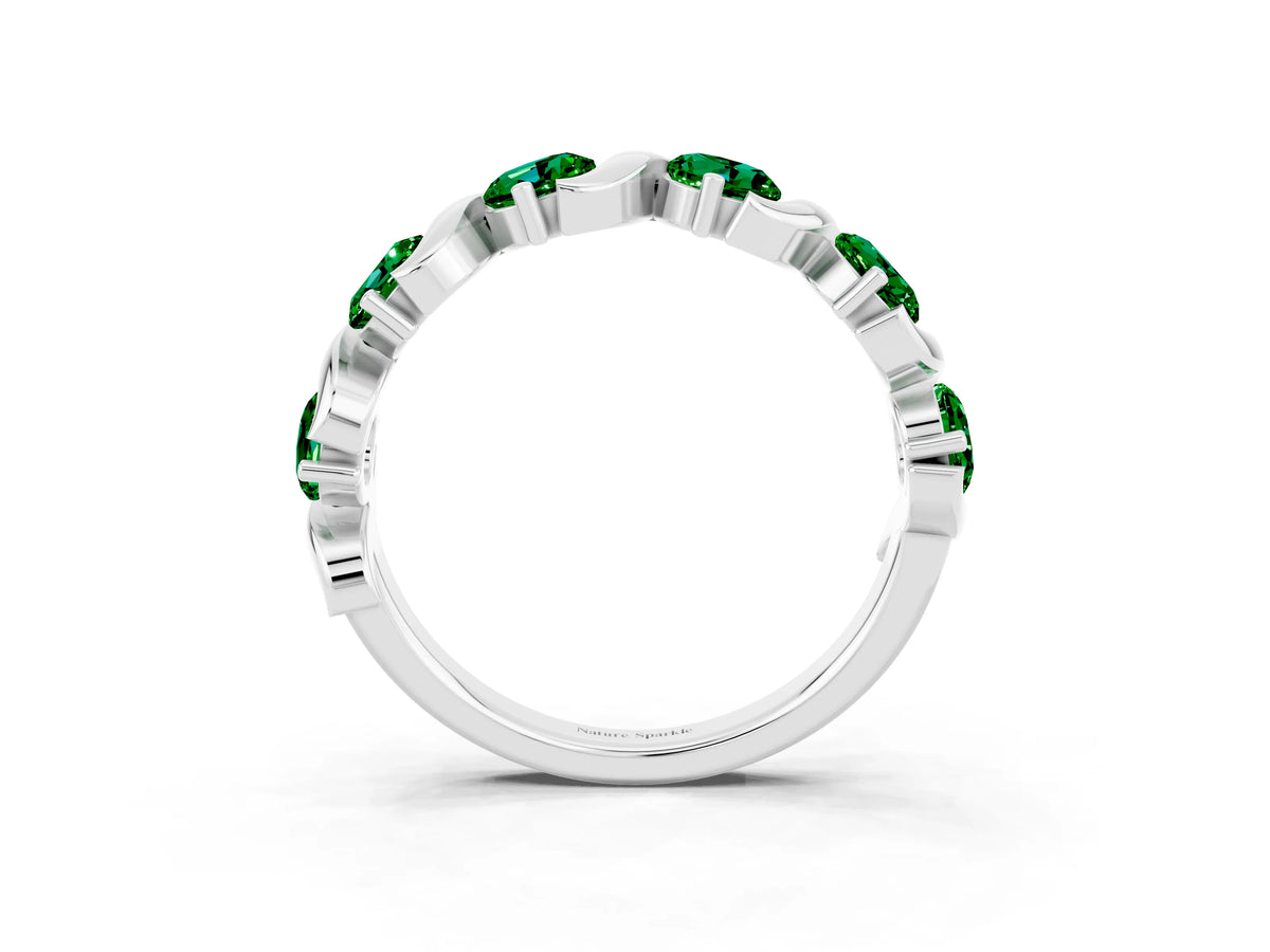 Six-Stone Round Emerald Wave Band in Silver with Shared Prong Setting_3