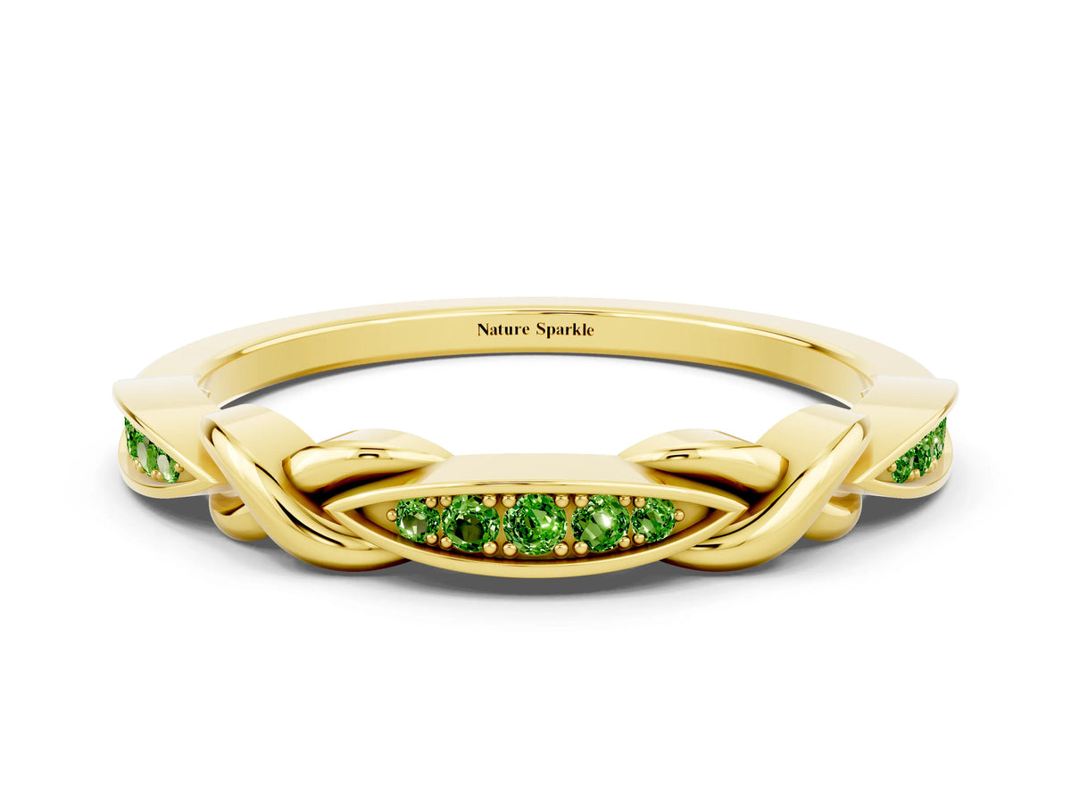Twisted Marquise Peridot Pavé Band in Yellow gold with Shared Prong Setting