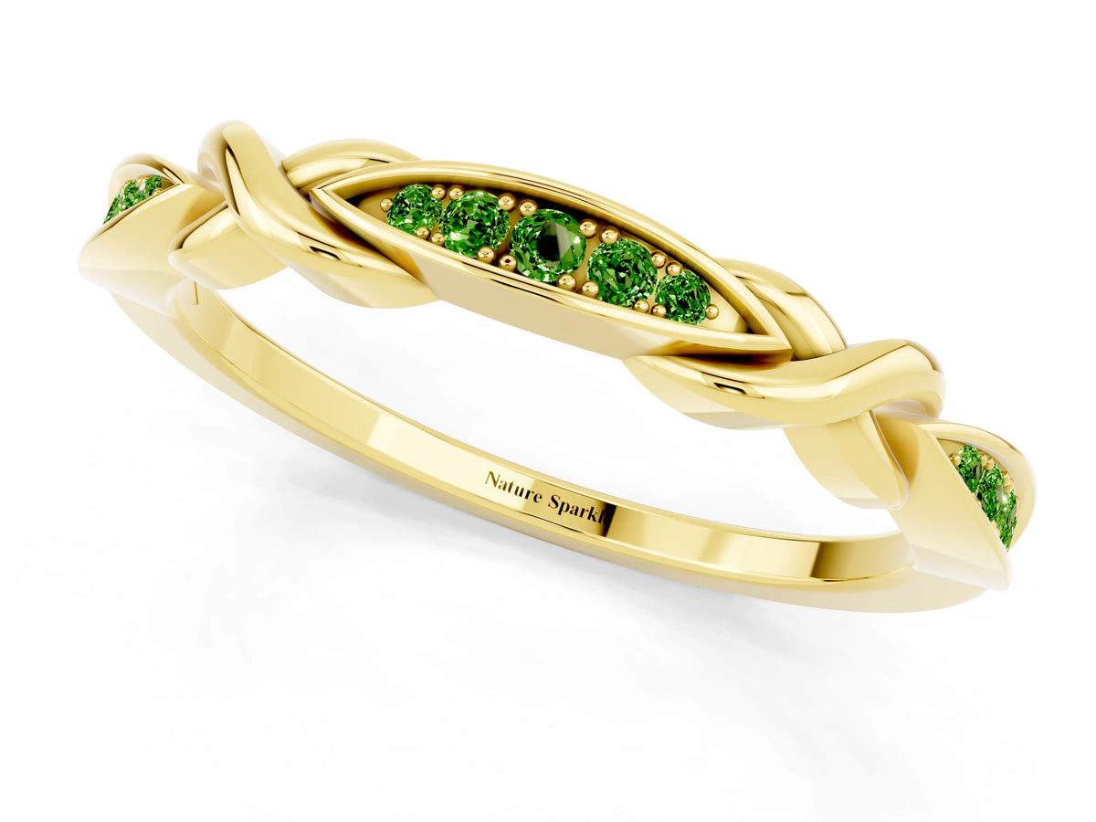 Twisted Marquise Peridot Pavé Band in Yellow gold with Shared Prong Setting_1