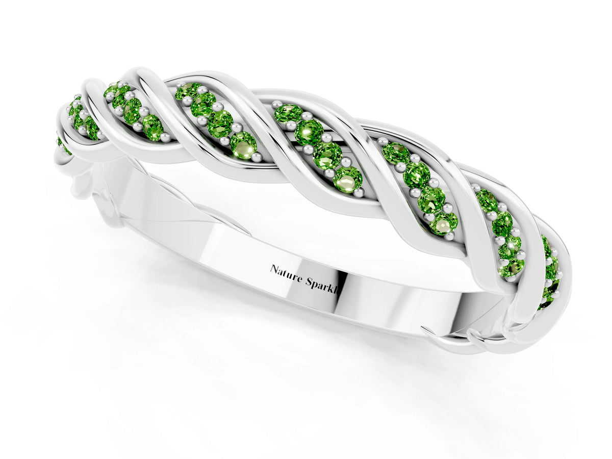 Twisted Pavé Round Peridot Eternity Band in Silver with Shared Prong Setting_1