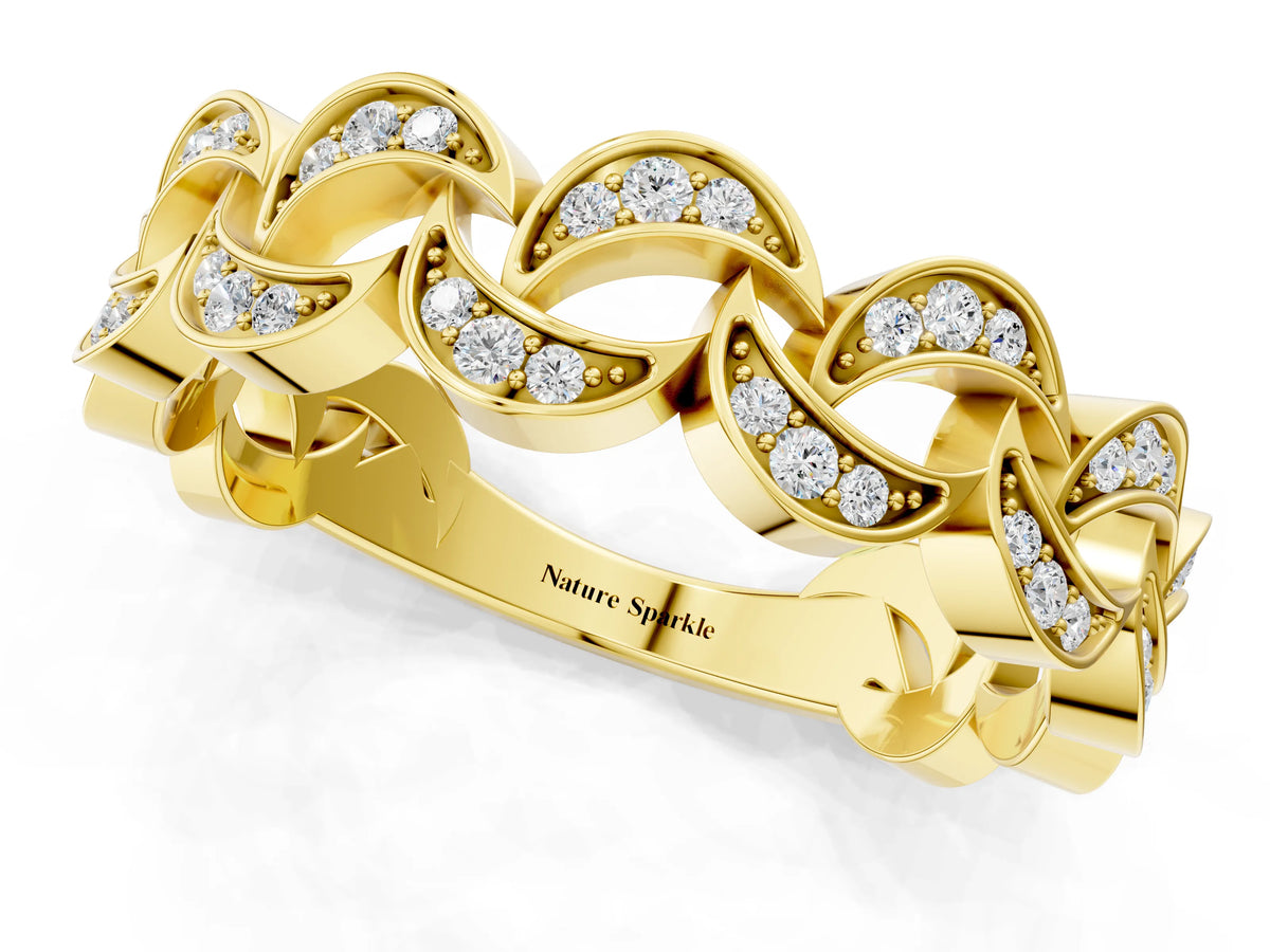 Yellow gold Pavé Round Diamond Interlocking Eternity Band with Bezel Prong Setting_1