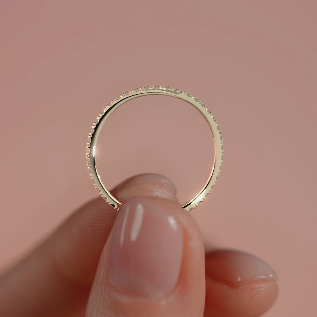 Yellow gold Round Diamond Chevron Pavé Band