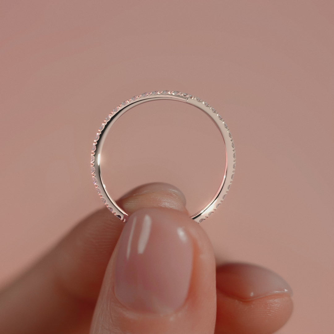 Rose gold Round Diamond Chevron Pavé Band