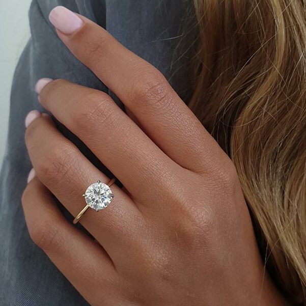 Caress round brilliant diamond ring