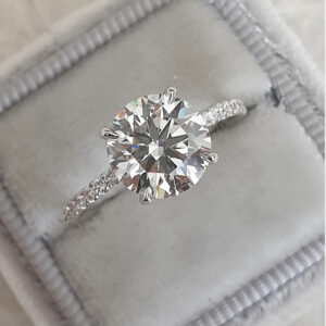Mallorca: 2 carat round cut diamond engagement ring | Nature Sparkle